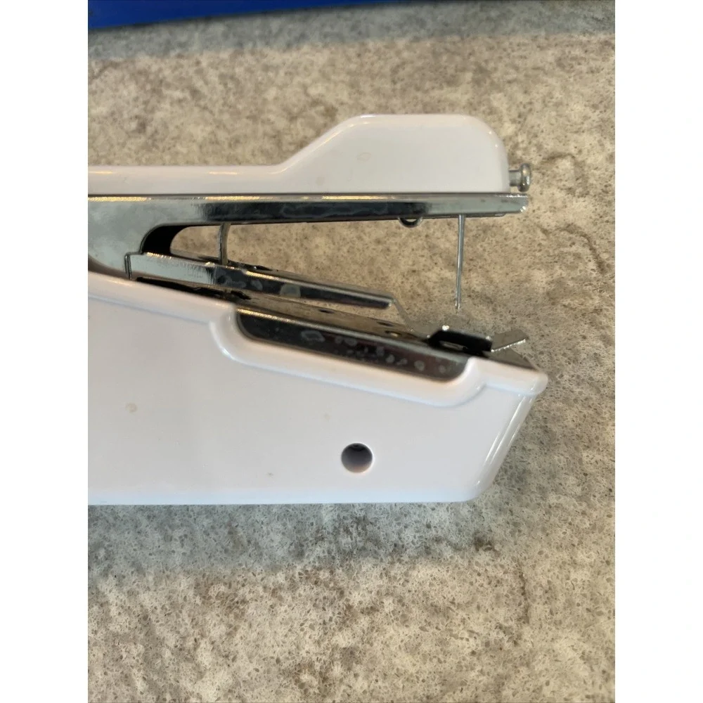 Portable Handy Stitch Battery Power Handheld Sewing Machine Seamstress